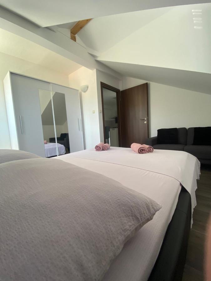 Guesthouse Ruza Sobra Apartments In The Attic Of The House Buitenkant foto