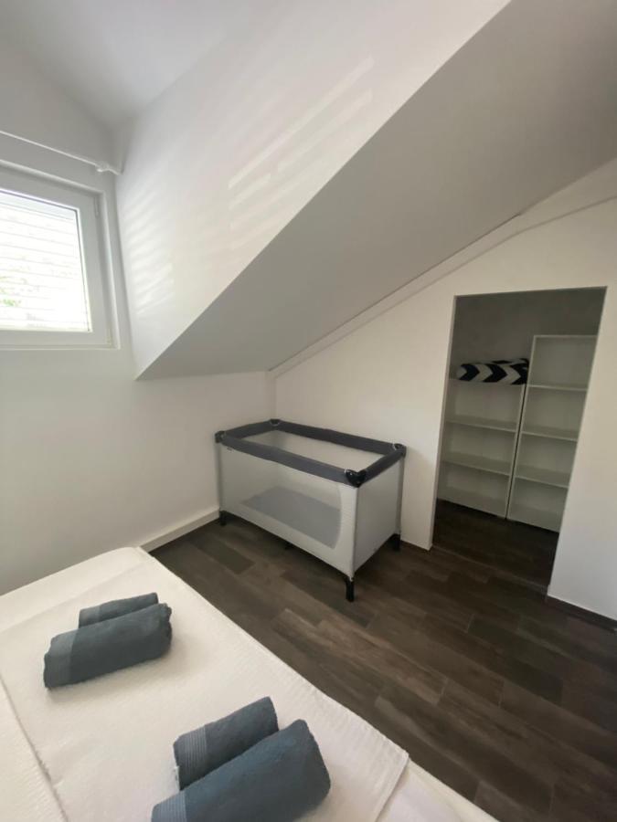 Guesthouse Ruza Sobra Apartments In The Attic Of The House Buitenkant foto