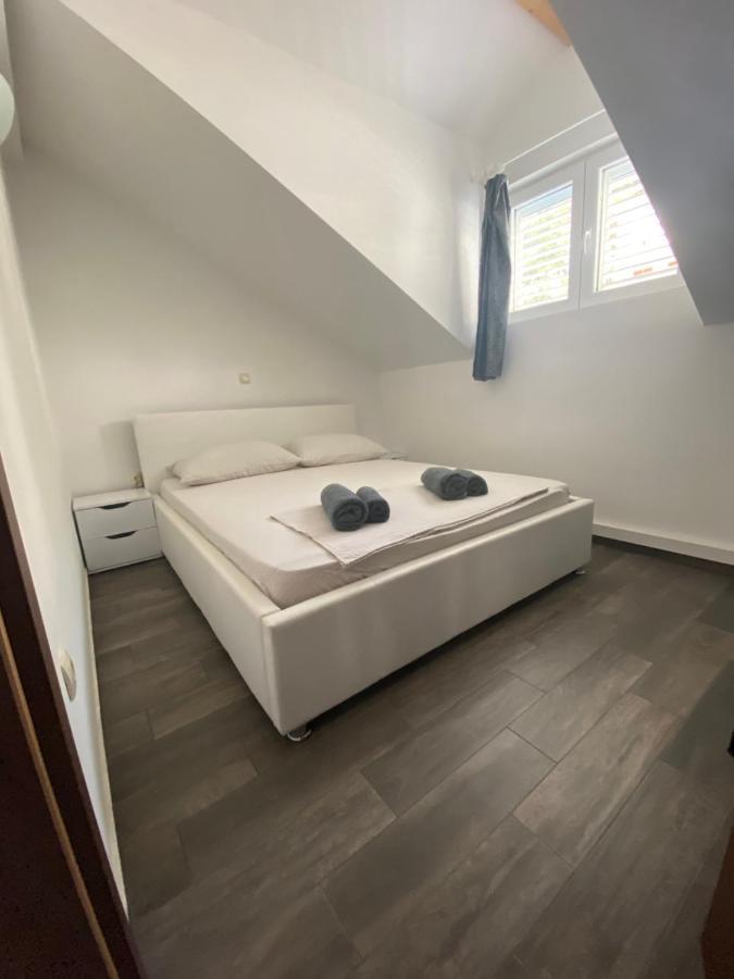 Guesthouse Ruza Sobra Apartments In The Attic Of The House Buitenkant foto