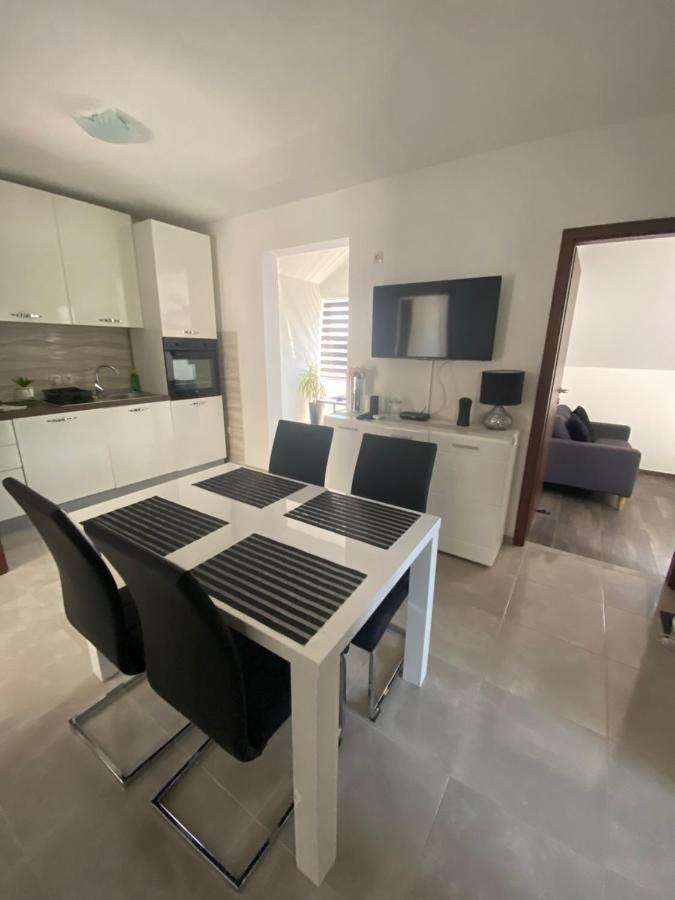 Guesthouse Ruza Sobra Apartments In The Attic Of The House Buitenkant foto