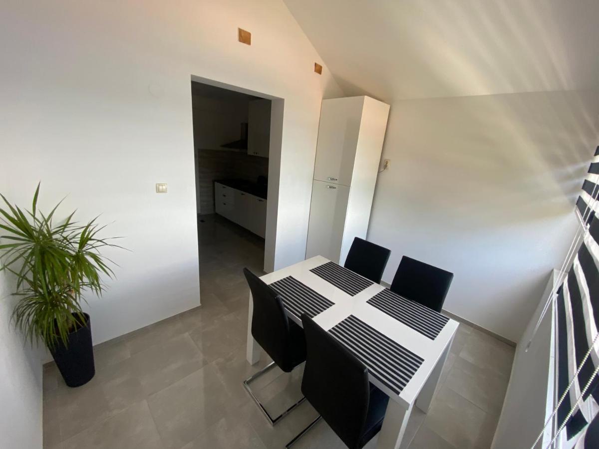 Guesthouse Ruza Sobra Apartments In The Attic Of The House Buitenkant foto