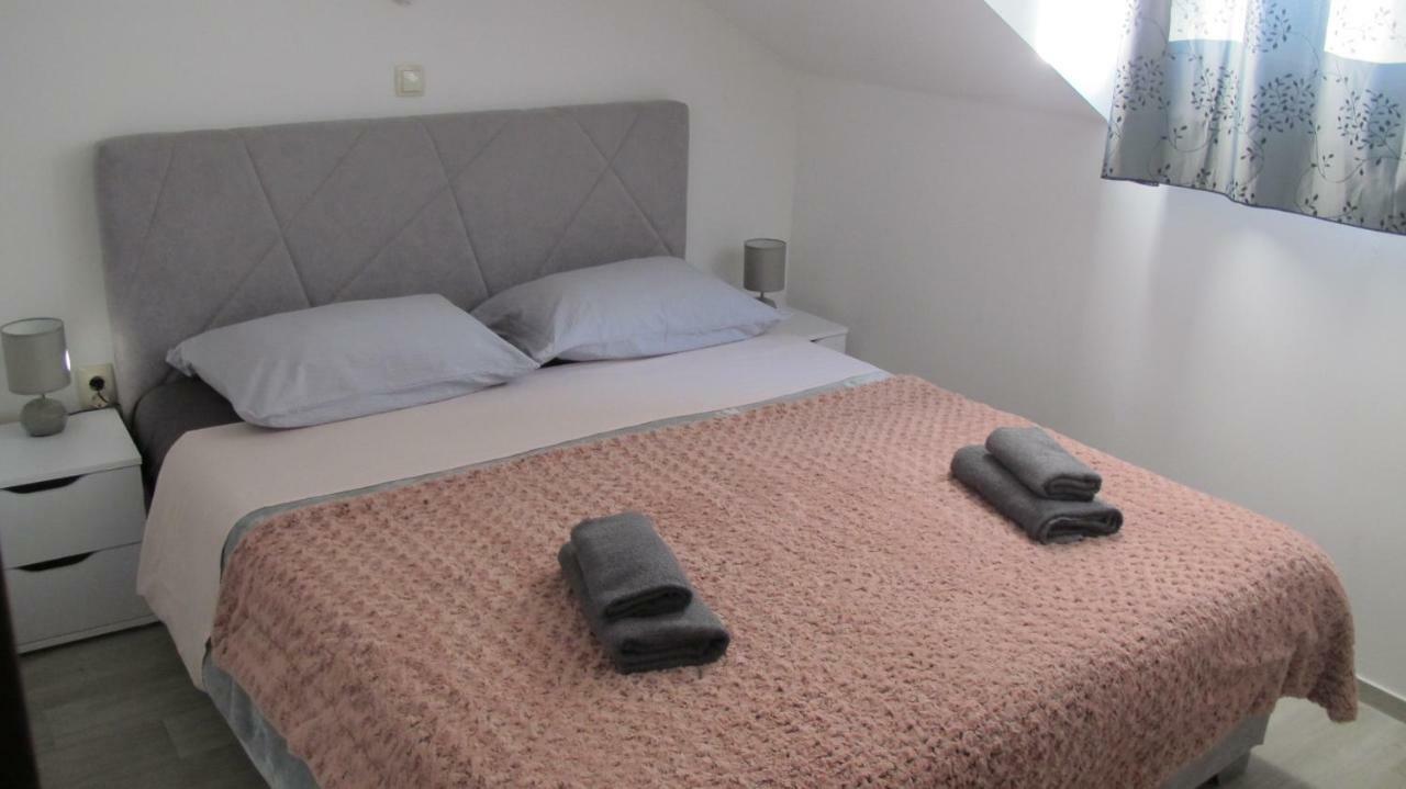 Guesthouse Ruza Sobra Apartments In The Attic Of The House Buitenkant foto