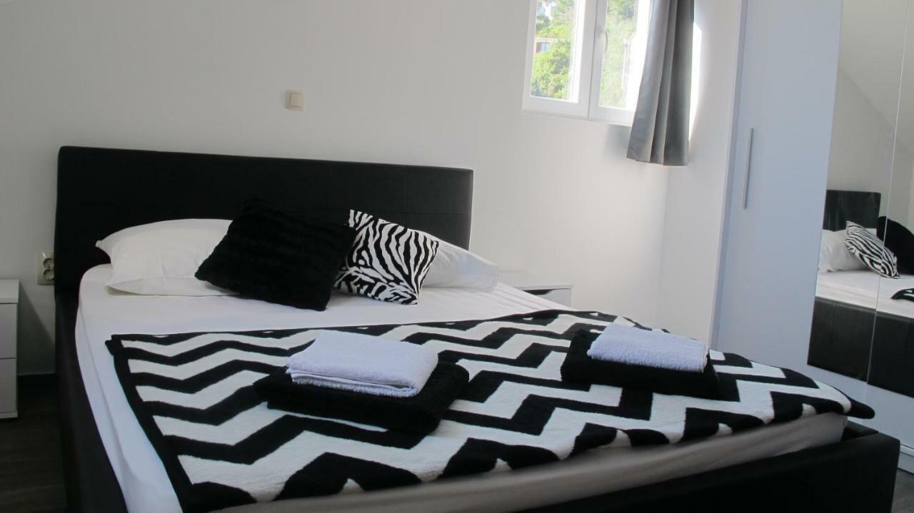 Guesthouse Ruza Sobra Apartments In The Attic Of The House Buitenkant foto