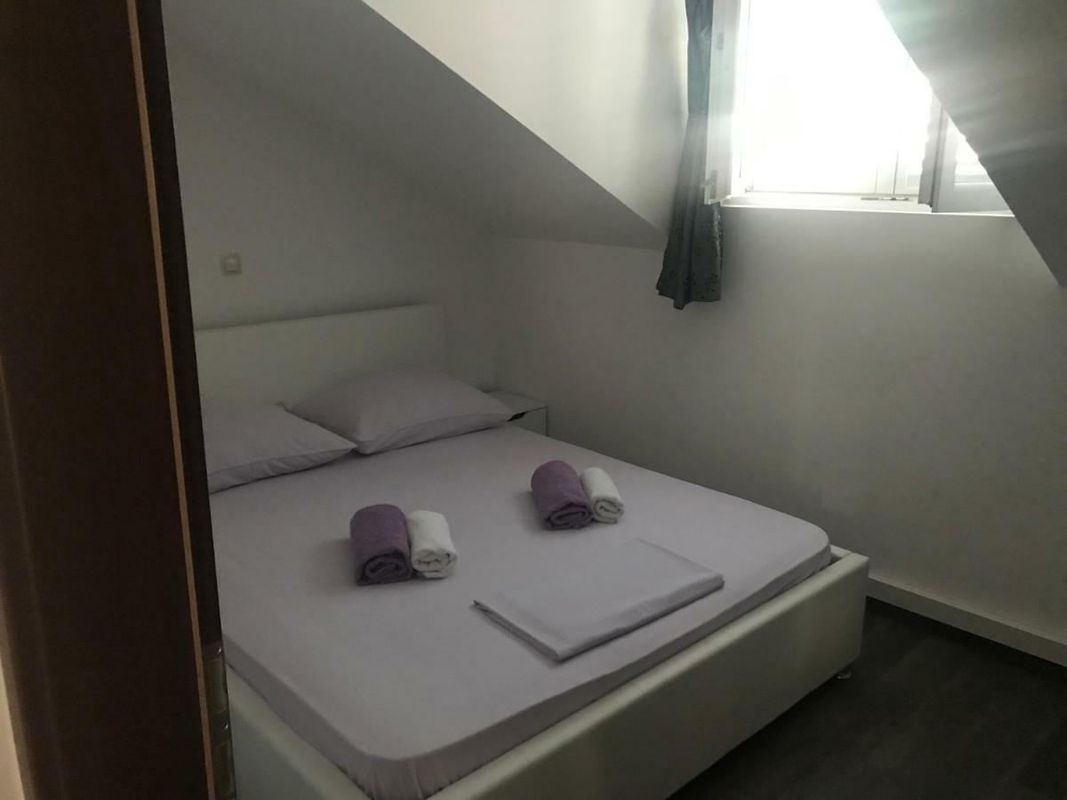 Guesthouse Ruza Sobra Apartments In The Attic Of The House Buitenkant foto